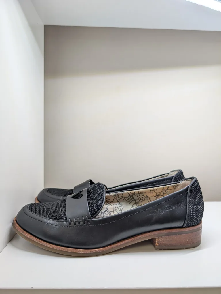 ED Ellen DeGeneres Black Leather Loafers image indicator(4)