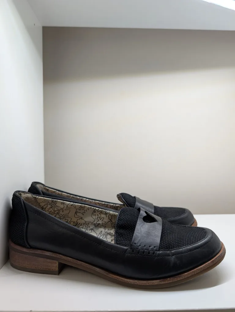 ED Ellen DeGeneres Black Leather Loafers image indicator(5)