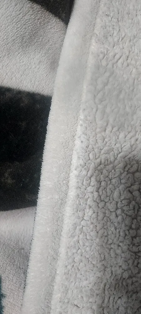 ✨️Moving Sale✨️ Queen Size Bedspread image indicator(2)