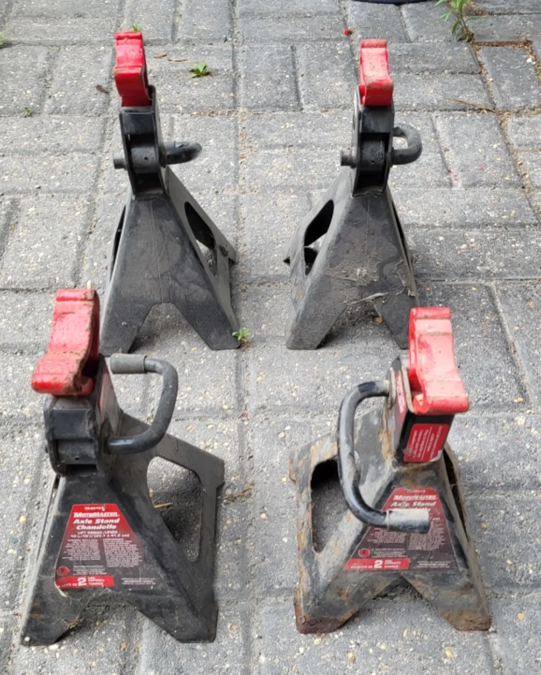 MotoMaster Axle Stand, 1000 kg (2200 lb) Capacity thumbnail