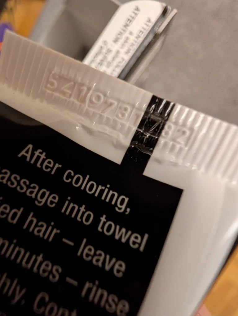 Schwarzkopf Color Ultime 1.4 Sapphire Black Hair Dye image indicator(10)