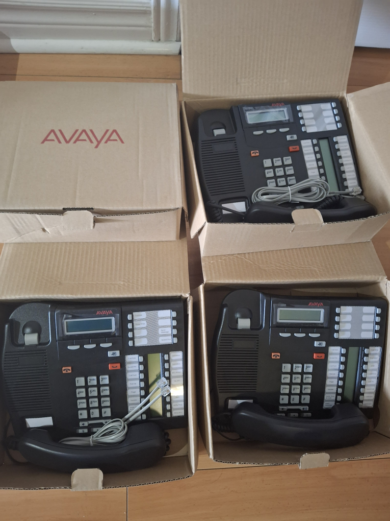 Avaya T7316E Charcoal Telephone set of 4 - photo 2