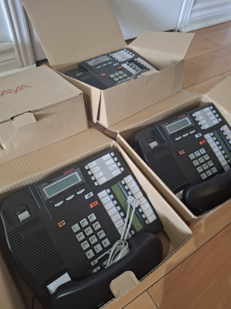 Avaya T7316E Charcoal Telephone set of 4 - photo 5