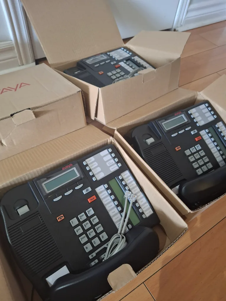 Avaya T7316E Charcoal Telephone set of 4 image indicator(5)