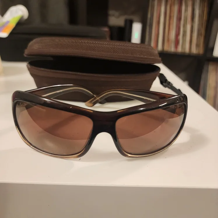 Maui Jim Sunglasses with Case image indicator(2)