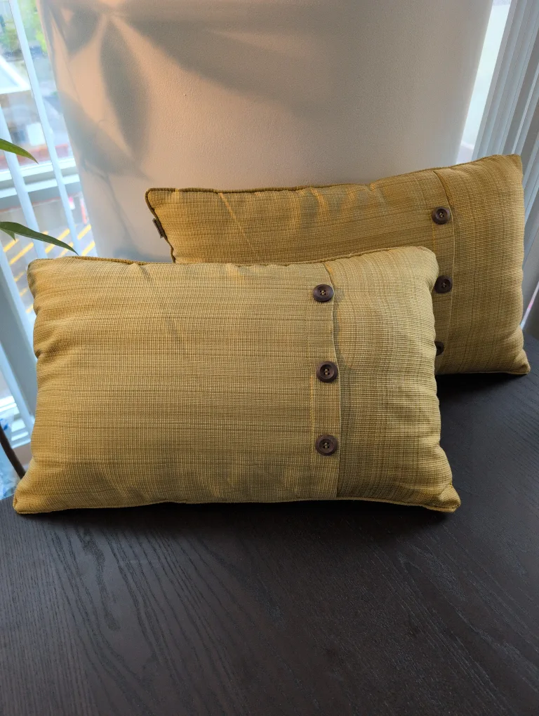 Bouclair Decorative Throw Pillows Set 🇨🇦 thumbnail