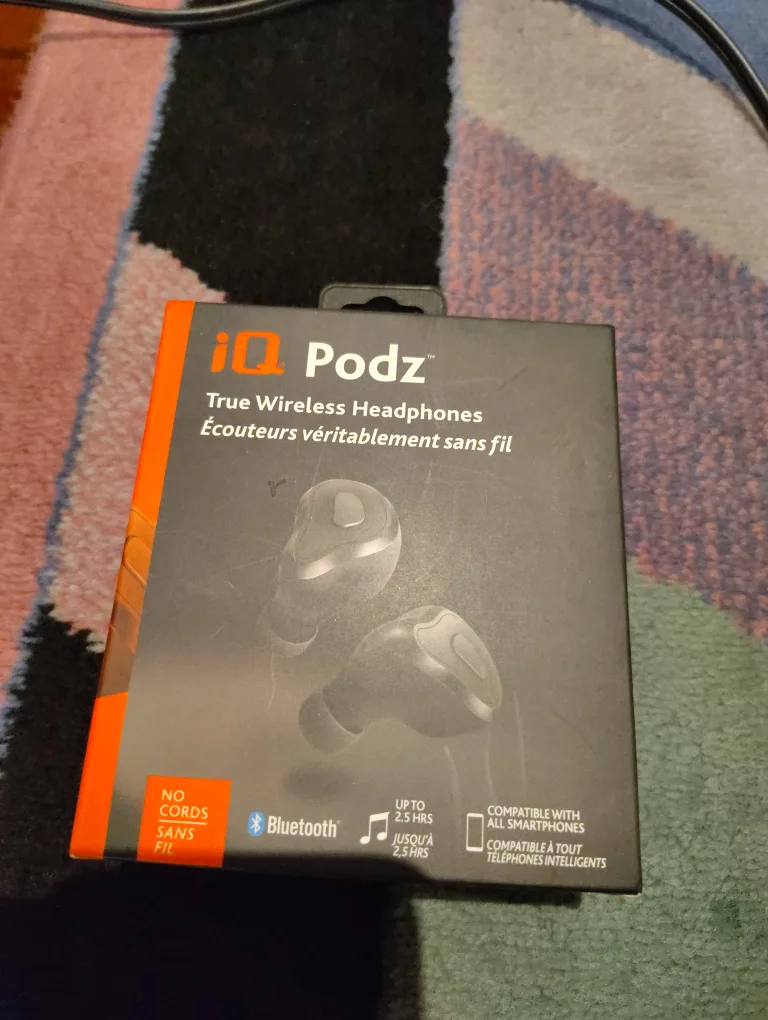 iQ Podz True Wireless Headphones - New in Box! thumbnail