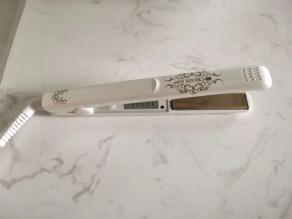 Moving Sale: Hair Straightener thumbnail