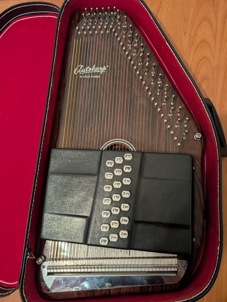 Oscar Schmidt 36 string Autoharp w/ Case - photo 2