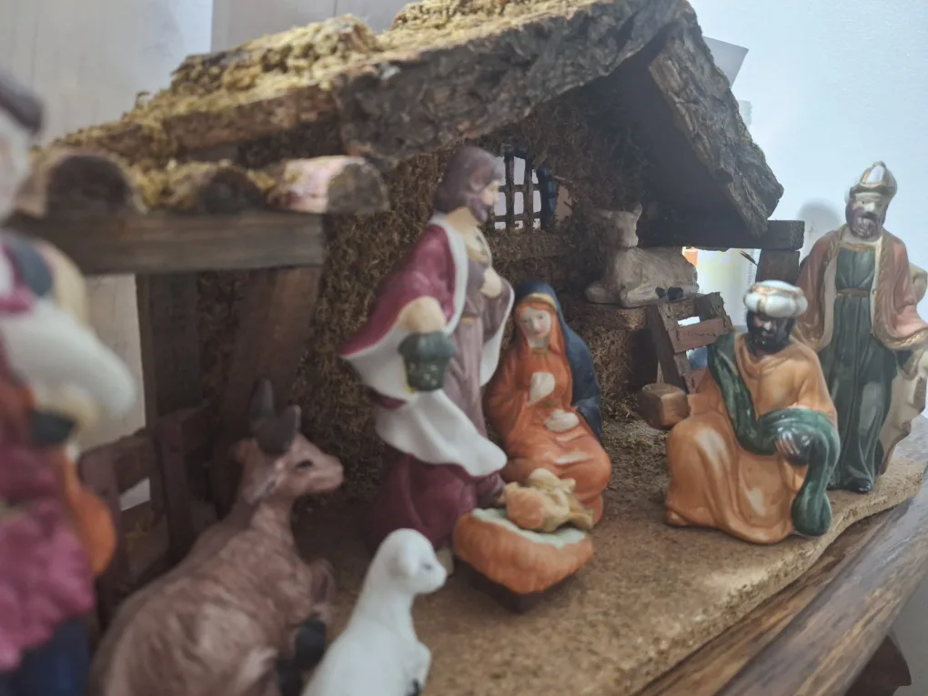 Nativity Scene Figurine Set thumbnail