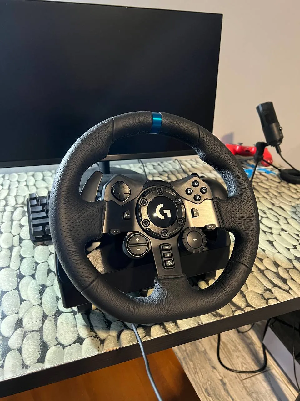 Logitech G923 Racing Wheel and Pedals thumbnail