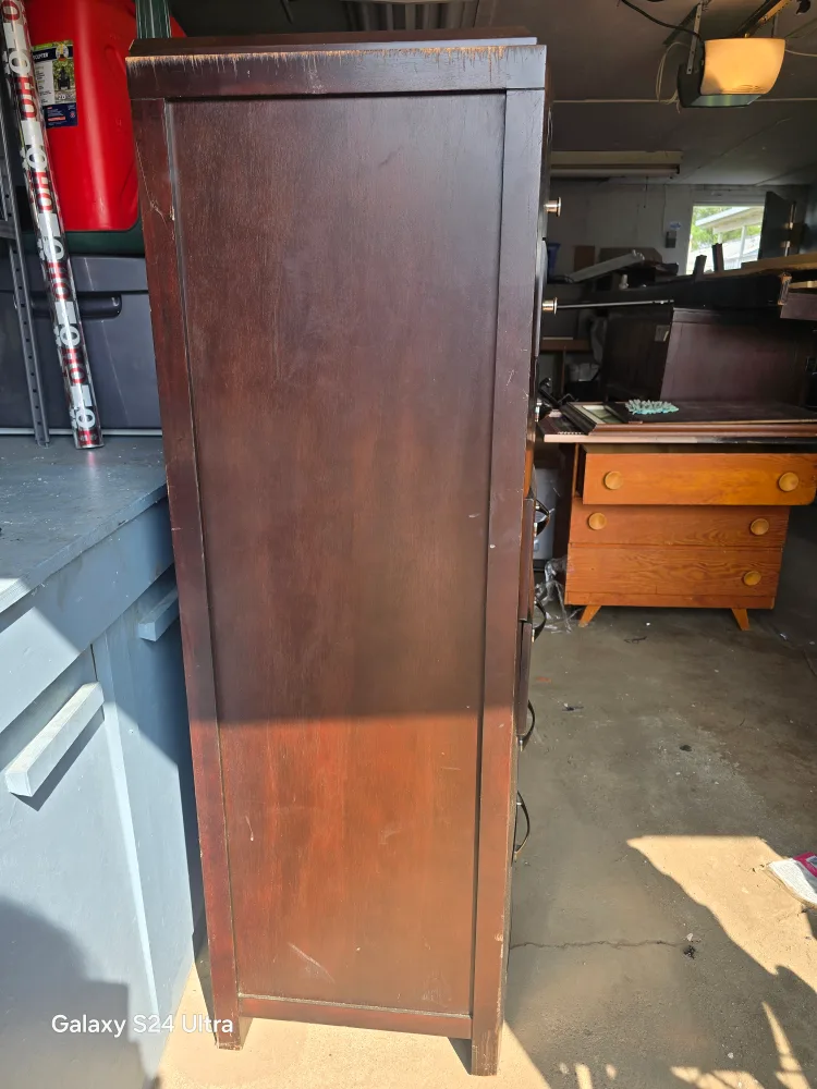 Casana 8-Drawer Dresser image indicator(3)