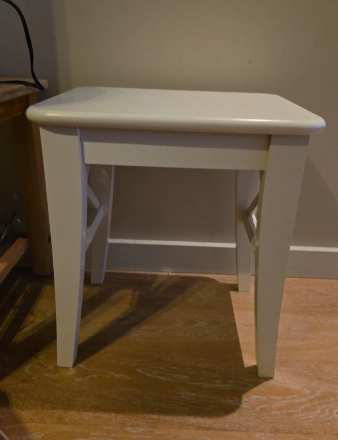 White Wooden Side Table 🧡 thumbnail