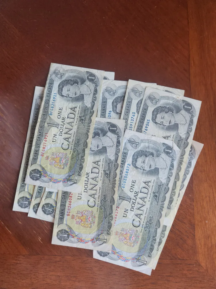 Canadian one dollar bills x 15 thumbnail