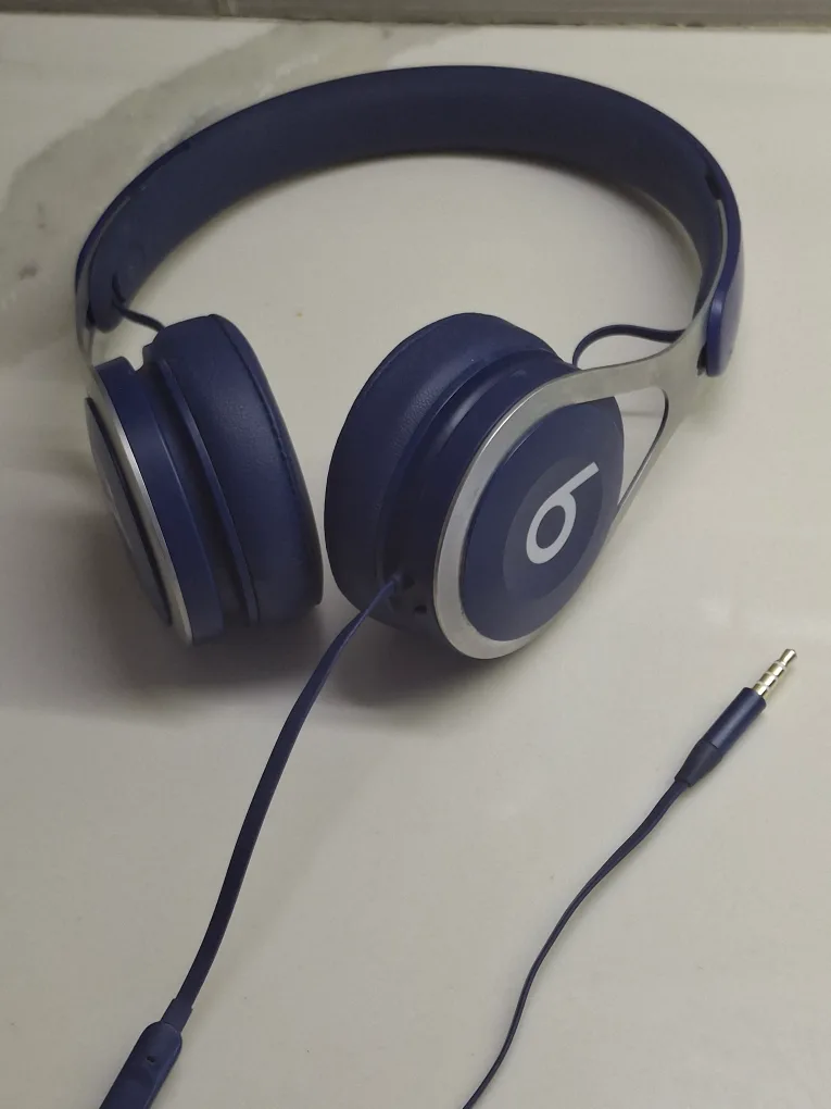 Beats EP Wired Headphones - Blue image indicator(3)