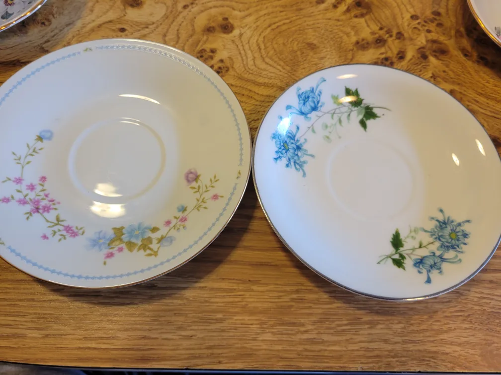 Floral Tea Saucers🇨🇦 thumbnail