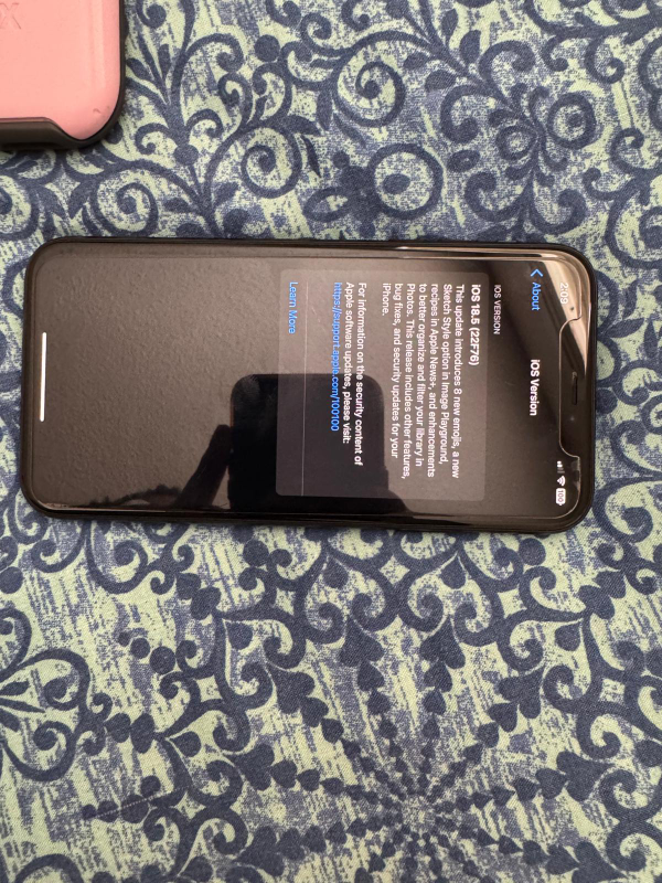 Apple iPhone XR - Black - photo 4