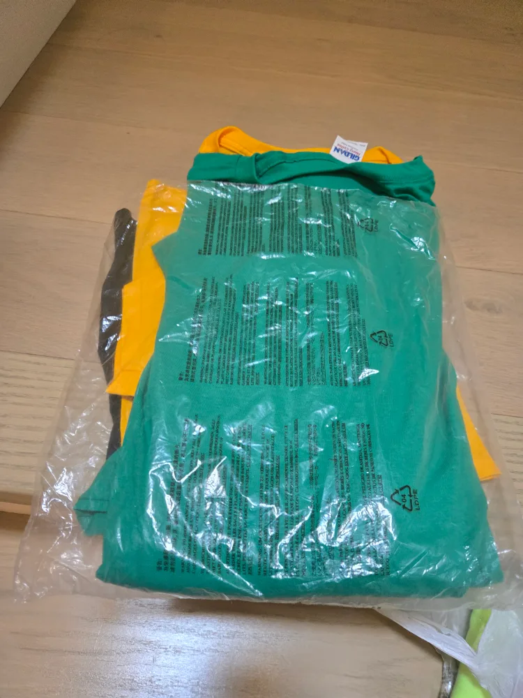 Gildan T-Shirts - Green, Yellow, Black - New thumbnail