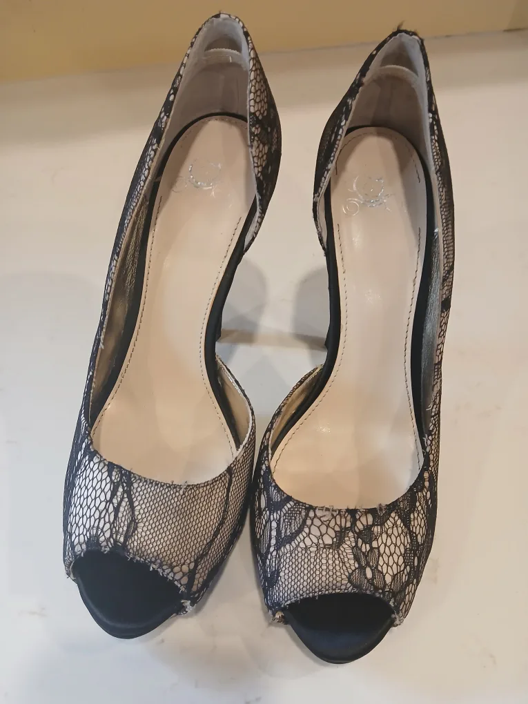 Disney Collection - Cinderella Black Lace Heels image indicator(2)