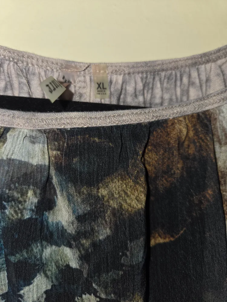 NEW with Tags Women's Tops, shirts ,t-shirts , mix sizes image indicator(8)