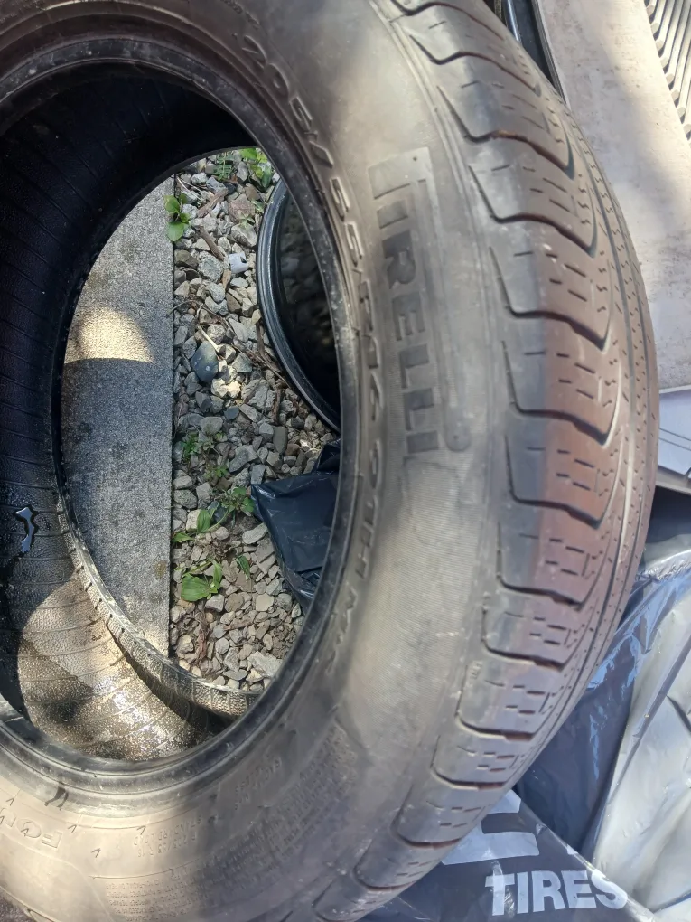 Pirelli Four Seasons Plus Tire 205/65R16 image indicator(3)