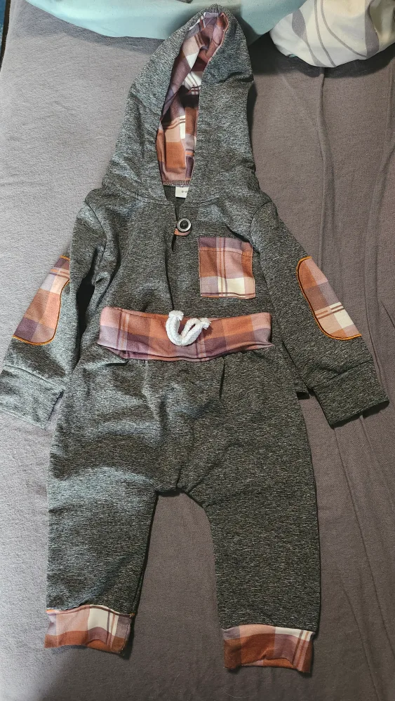 Baby Outfit 0-6 Months - Hoodie & Pants thumbnail