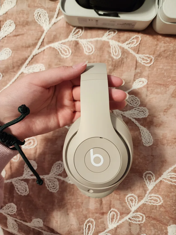 Brand New Beats Studio Pro Bluetooth Headphones image indicator(5)