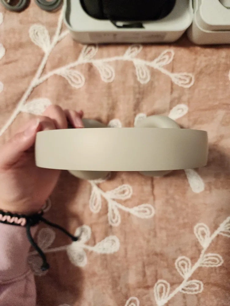 Brand New Beats Studio Pro Bluetooth Headphones image indicator(6)