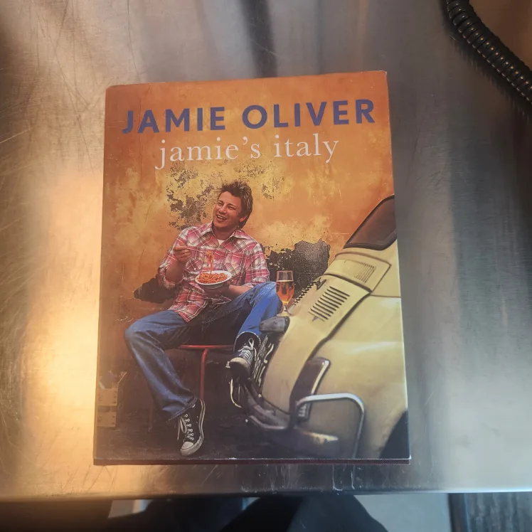 Jamie Oliver's Jamie's Italy Cookbook thumbnail