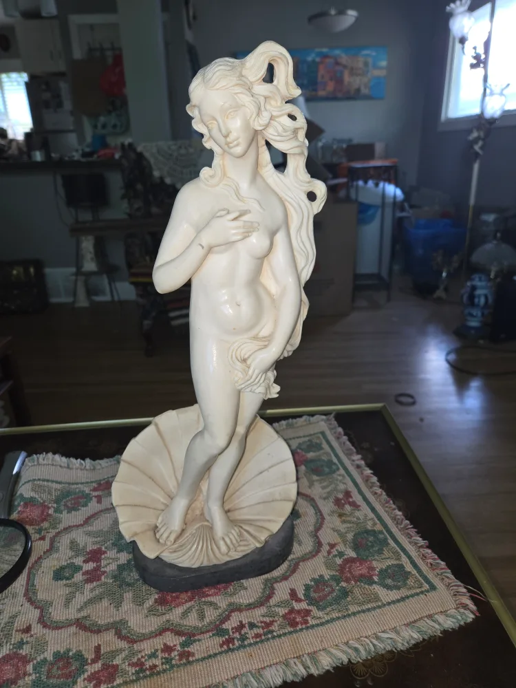 Venus Statue thumbnail