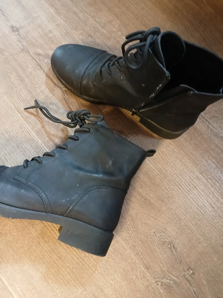 Aldo Black Lace-Up Ankle Boots Size 9US🇨🇦 thumbnail