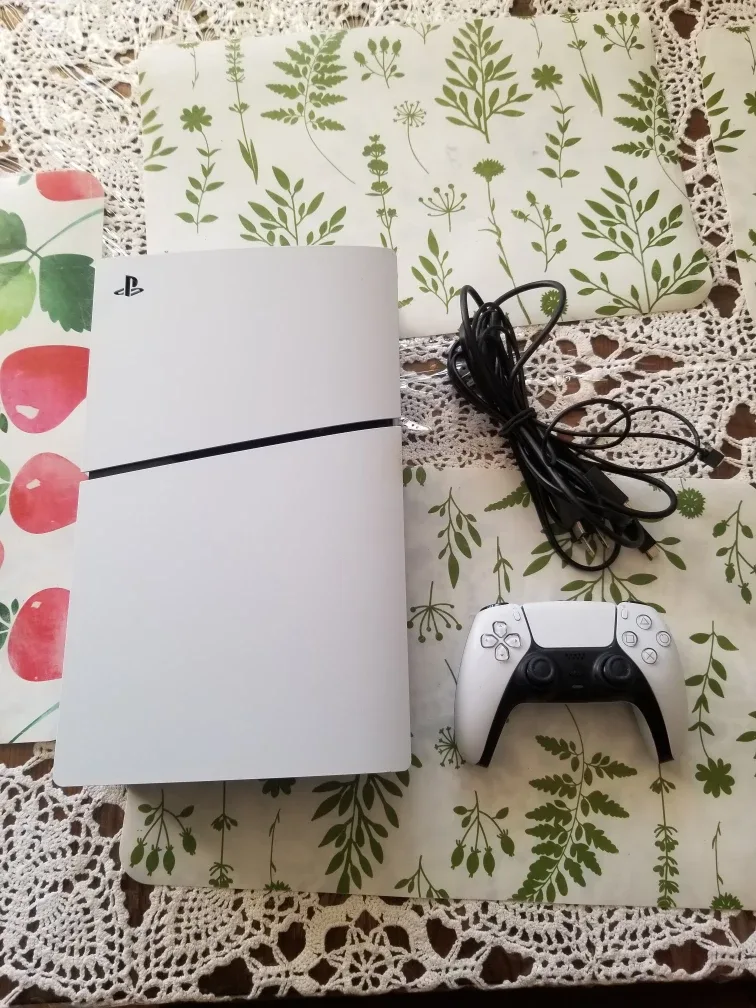 PS5 Slim Digital Edition Console Bundle image indicator(2)