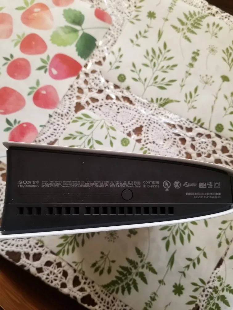 PS5 Slim Digital Edition Console Bundle image indicator(7)