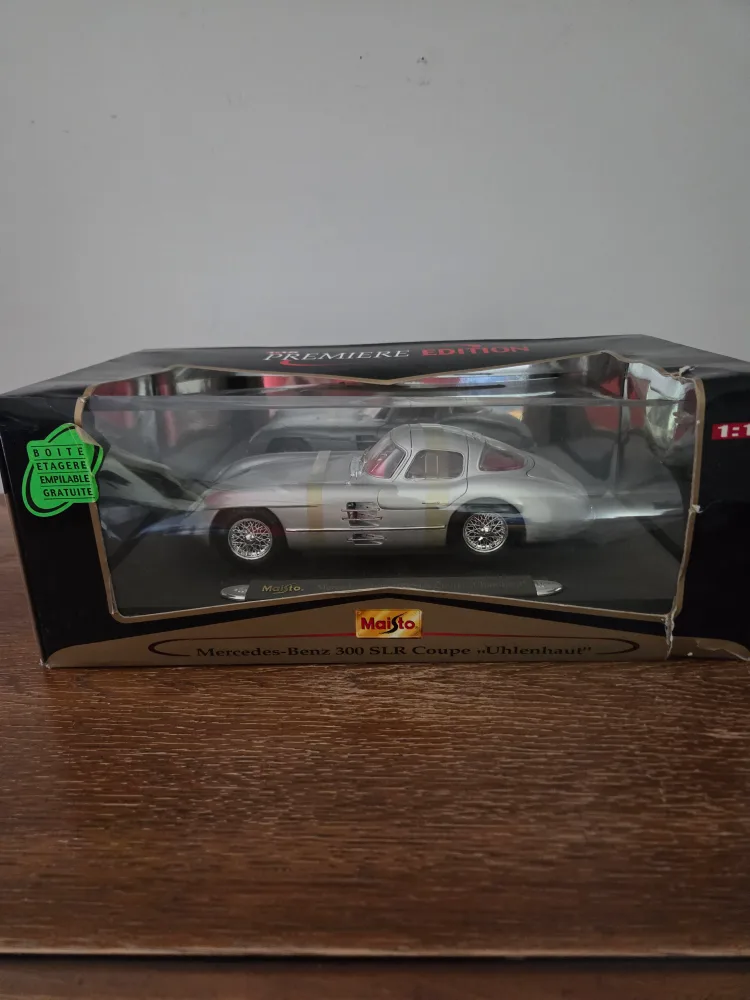 Maisto Mercedes-Benz 300 SLR Coupe Uhlenhaut thumbnail