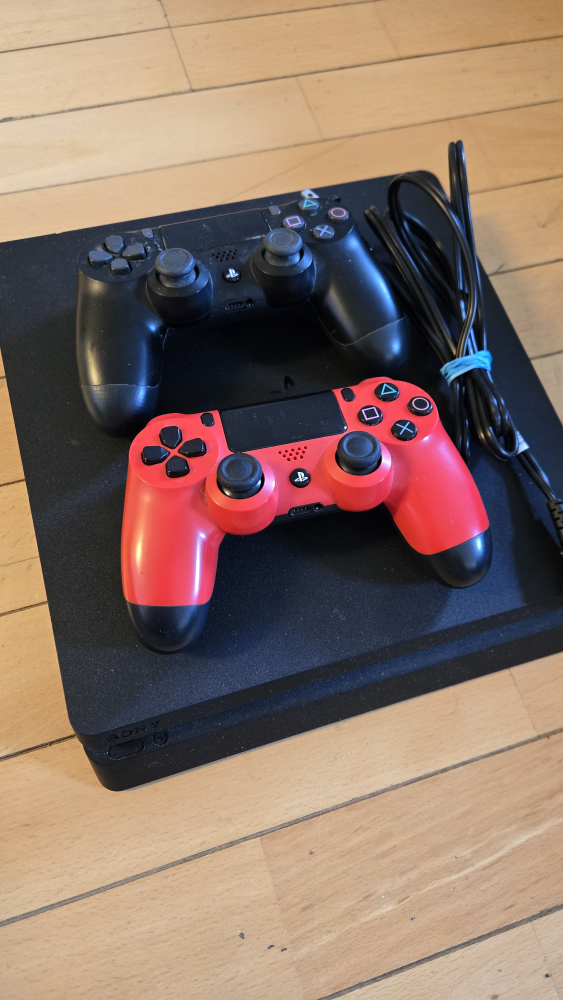 PS4 Slim + 2 Controllers - photo 2