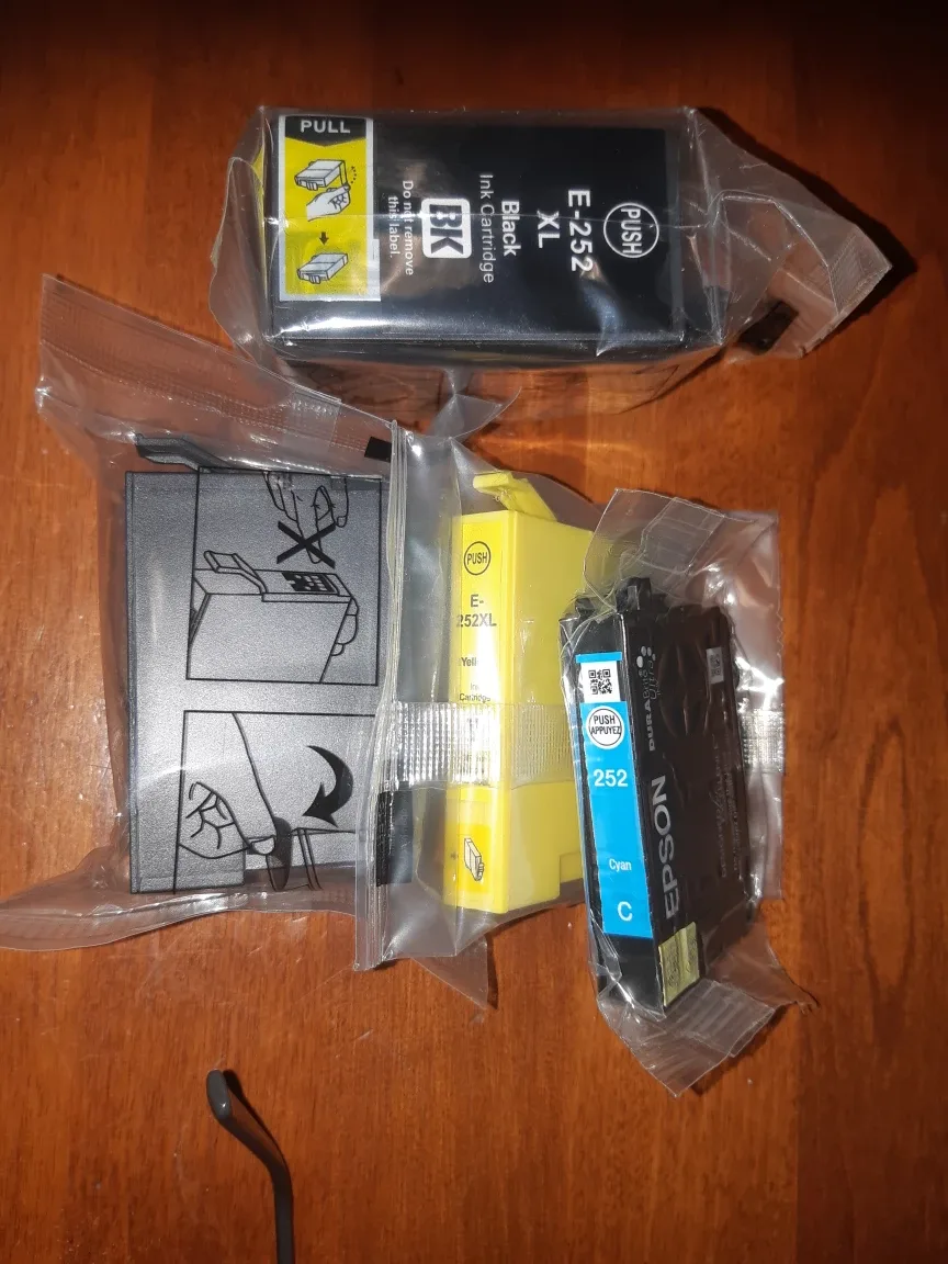 Epson 252 XL Ink Cartridge Set - New 🇨��🇦 thumbnail