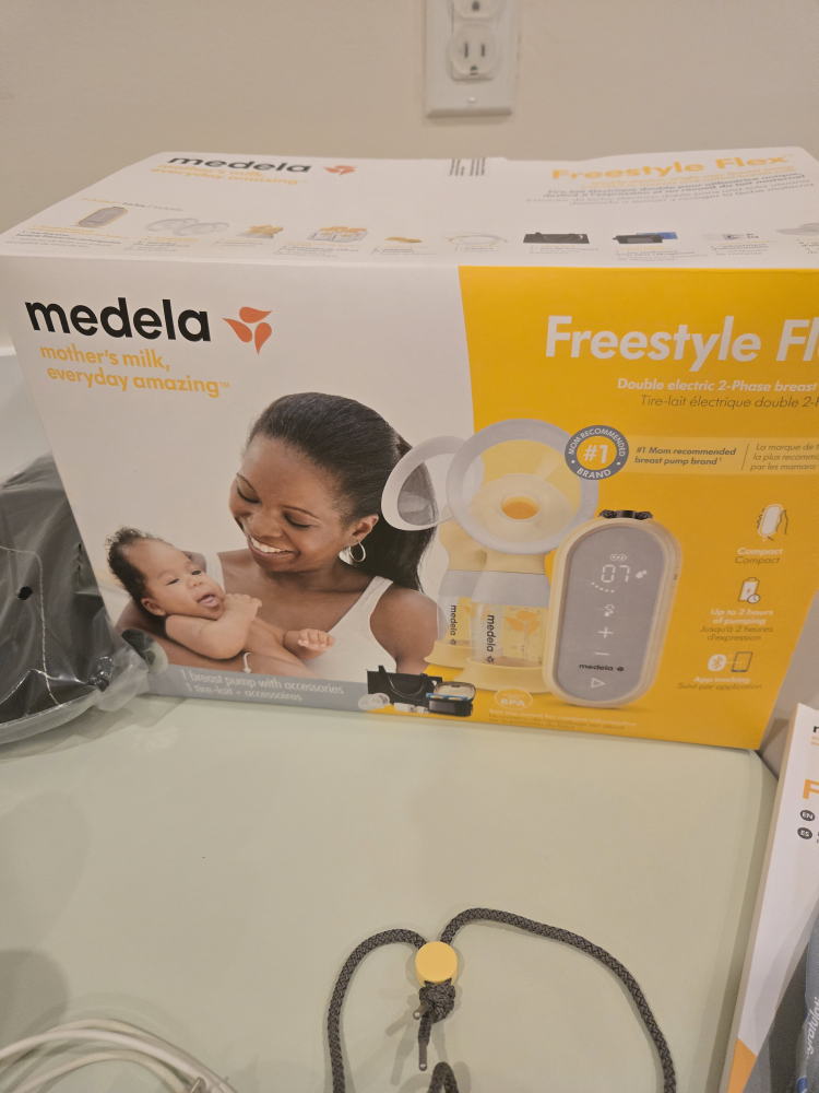 Medela Freestyle Breast Pump with many Accessories - photo 5