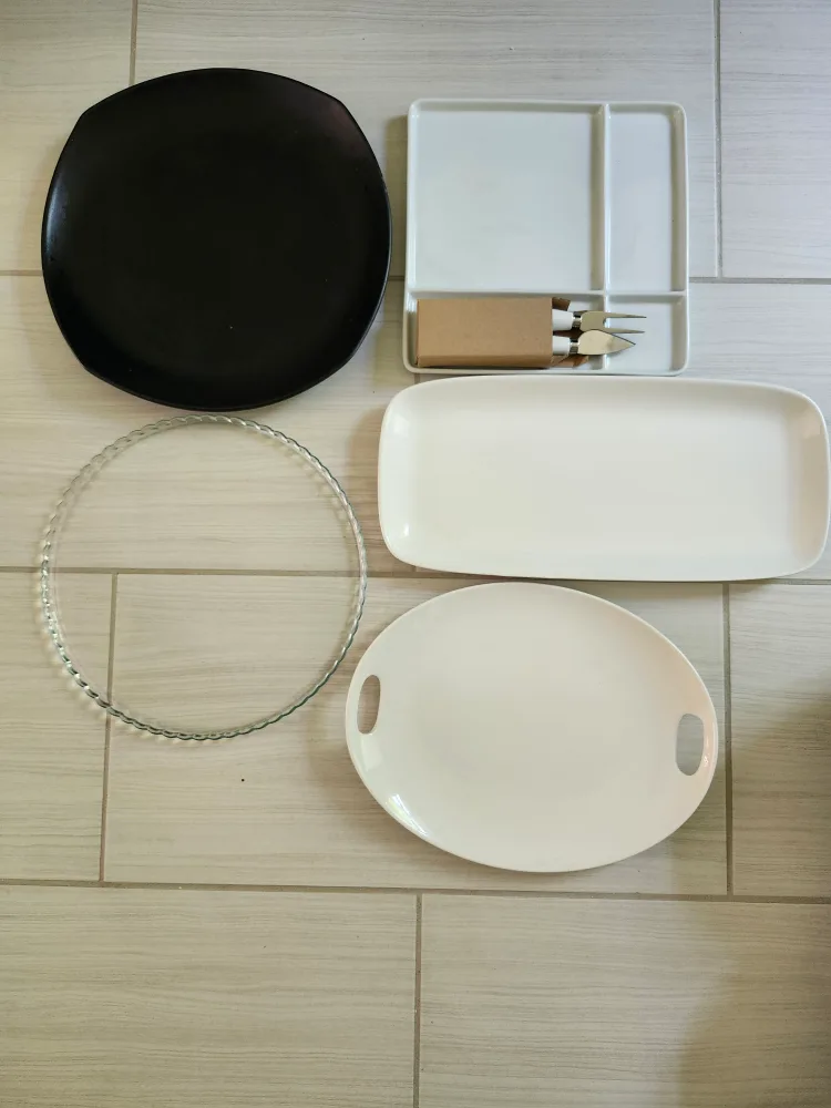 Assorted Serving Platters each $8 thumbnail