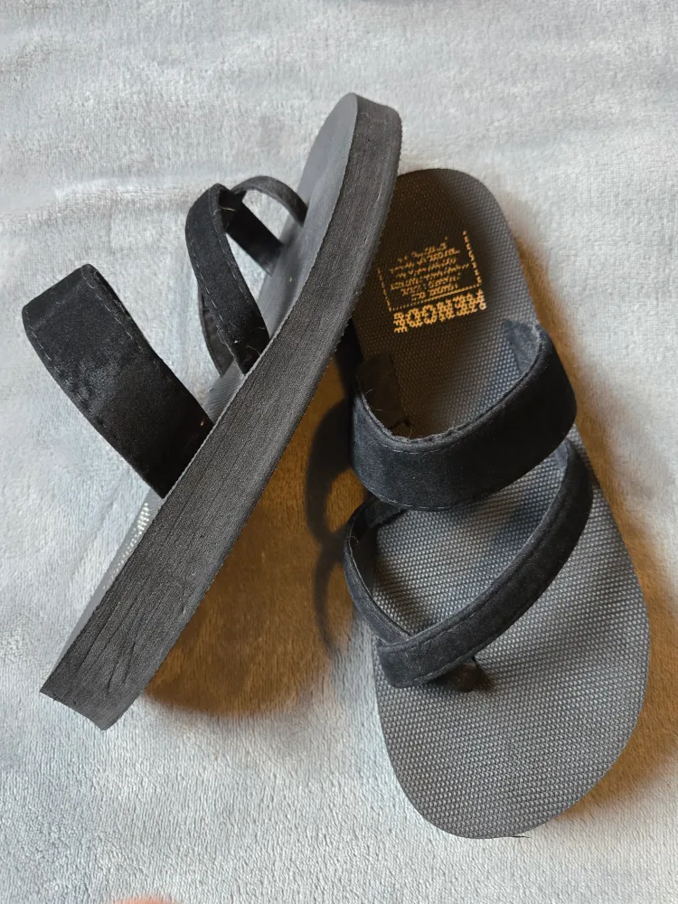Ladies Sandals Lot Size 10 image indicator(4)