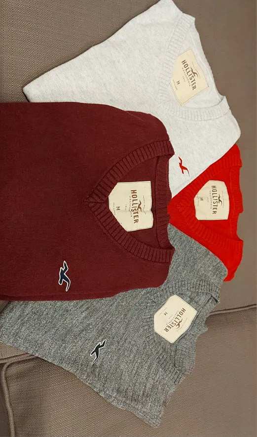 Hollister V-Neck Sweater - Size Medium thumbnail