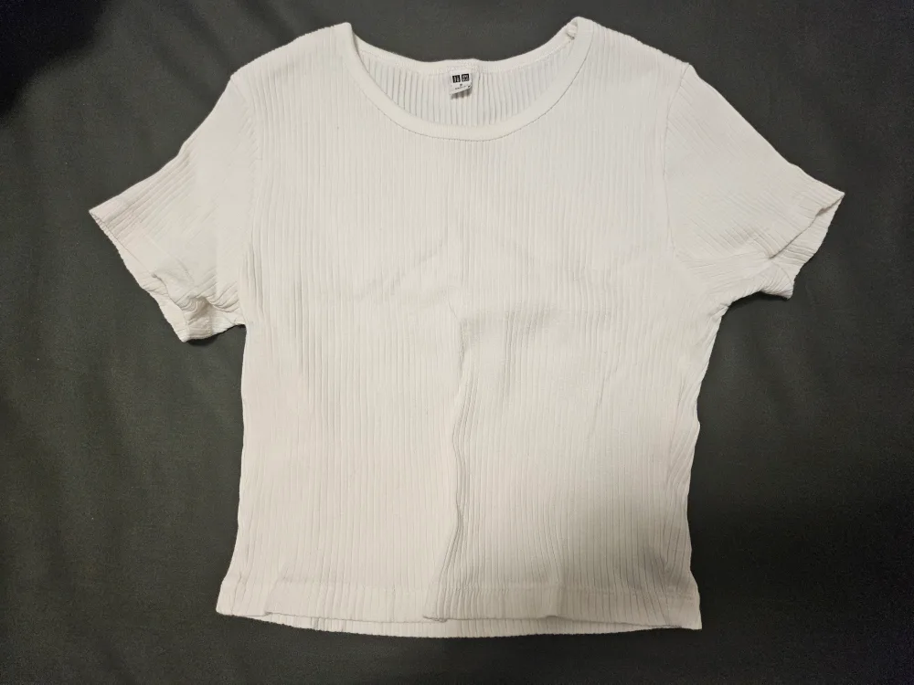 Uniqlo Ribbed Cropped T-Shirt - Black & White thumbnail