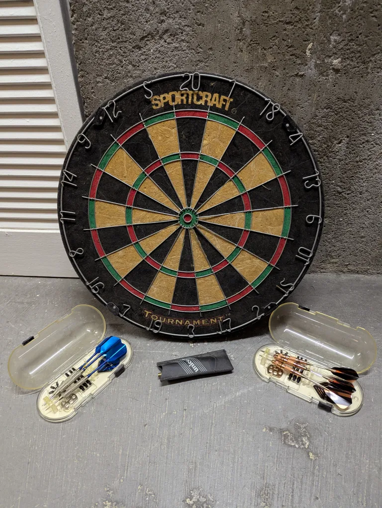 Sportcraft Tournament Dartboard with two sets of Darts 🇨🇦 thumbnail