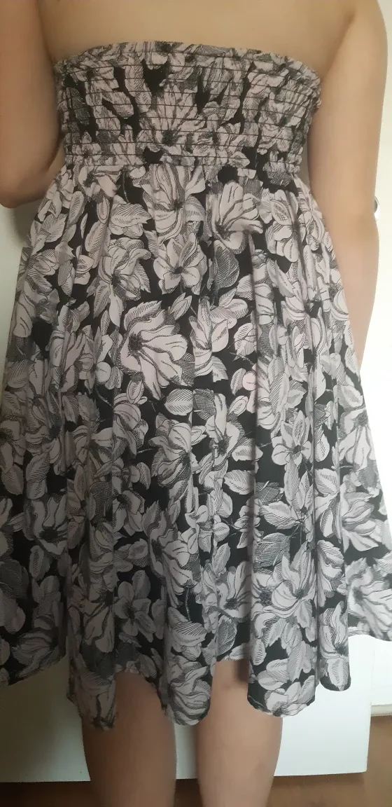 H&M Floral Dress - Size 10 image indicator(3)