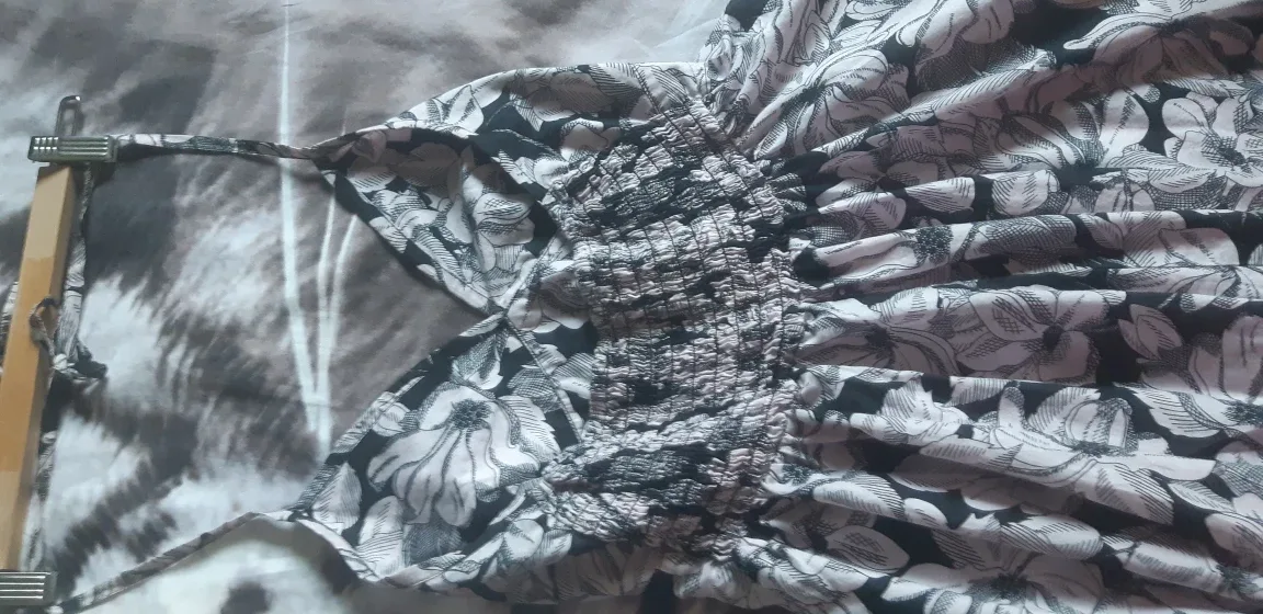 H&M Floral Dress - Size 10 image indicator(5)