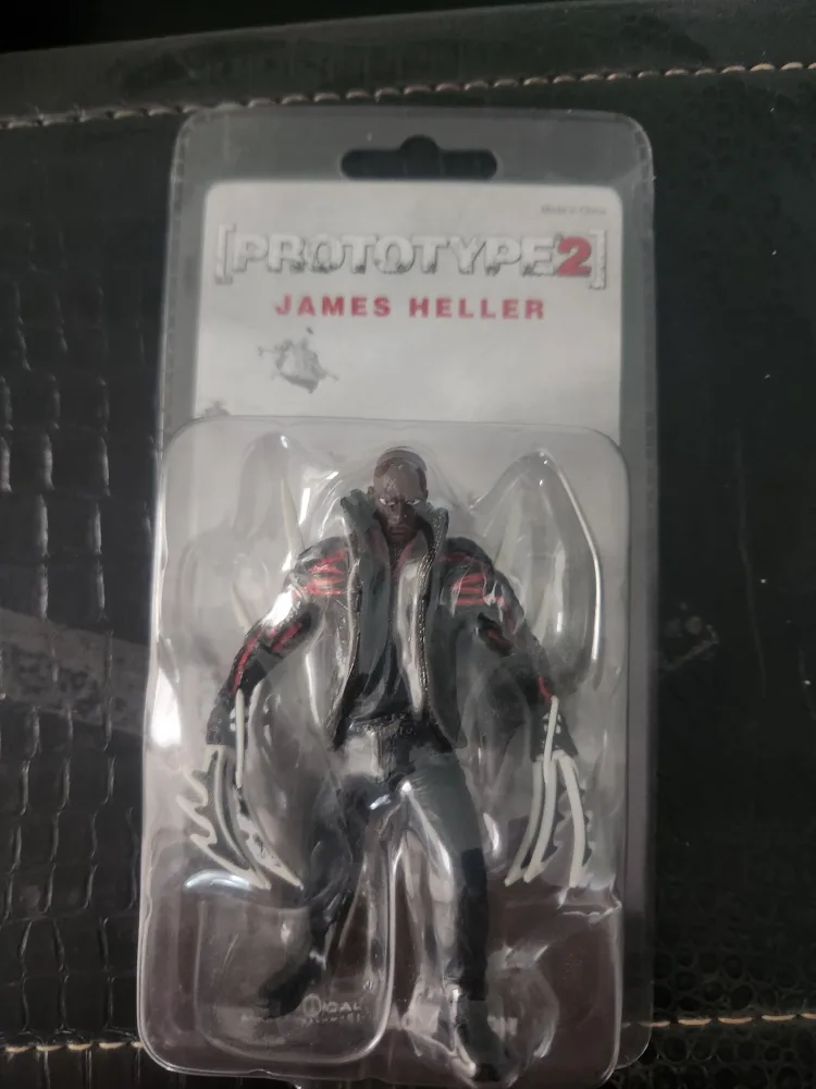 Prototype 2 James Heller Figurine thumbnail