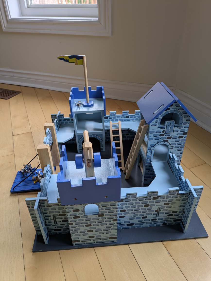 Wooden Excalibur Castle and siege tower playset - photo 2
