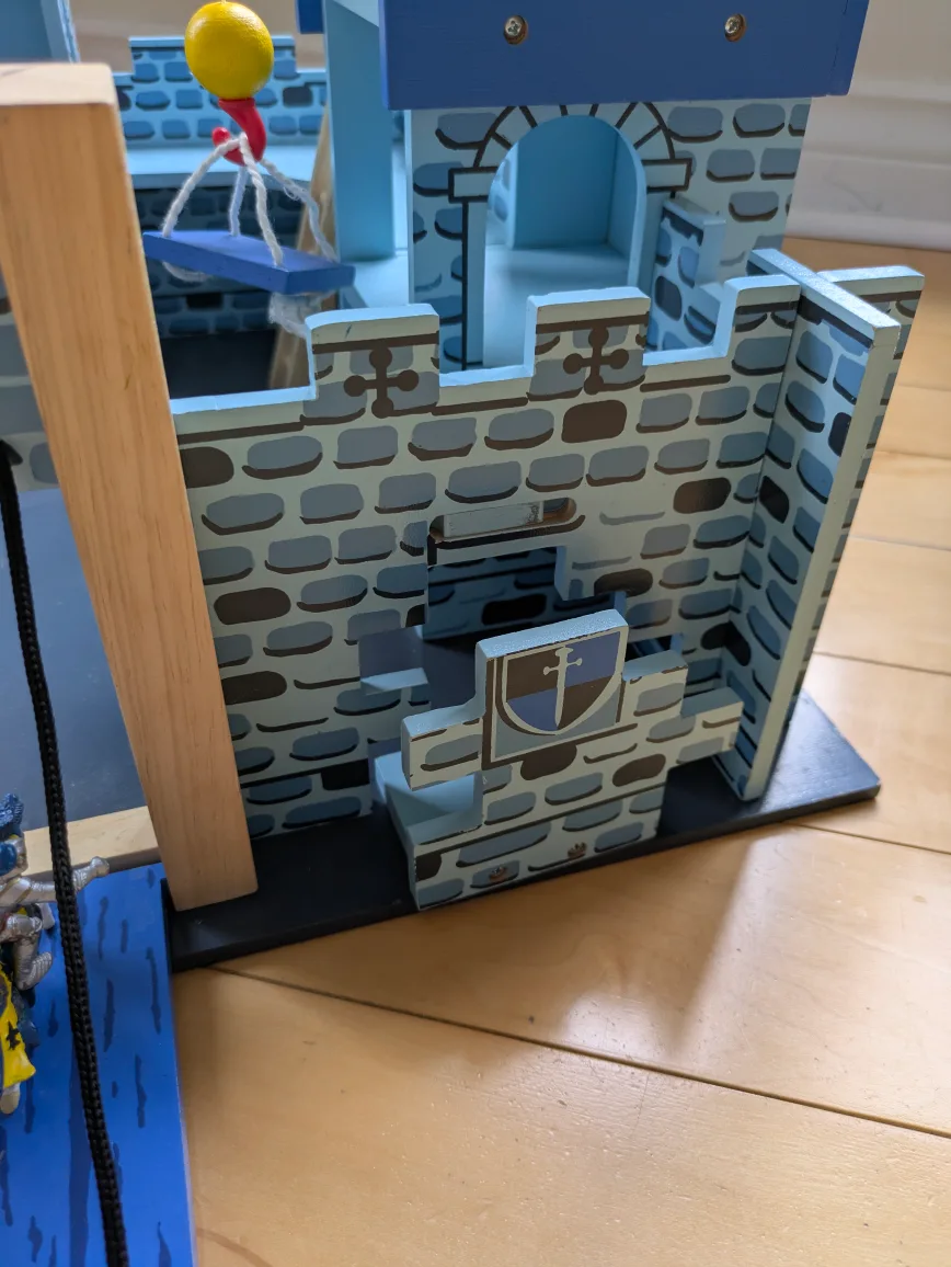 Wooden Excalibur Castle and siege tower playset image indicator(5)