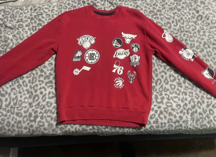 Hollister NBA Red Crewneck - Size S thumbnail