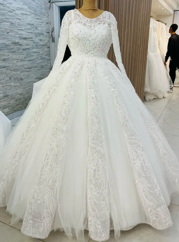 Elegant White Wedding Dress image indicator(2)