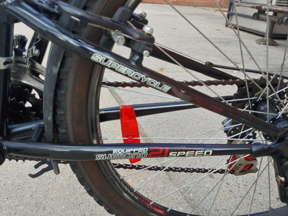 Mountain Bike, Bicycle, Shimano 21 Speed, 26in Wheels image indicator(8)